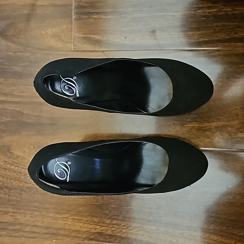 Brand new black heels
